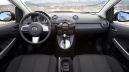 Mazda 2 Facelifting - wersja 5-drzwiowa - pełny panel przedni