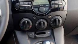 Mazda 2 Facelifting - wersja 5-drzwiowa - konsola środkowa