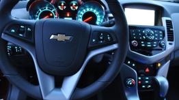 Chevrolet Cruze - galeria redakcyjna - kokpit, nocne zdjęcie