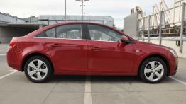 Chevrolet Cruze - galeria redakcyjna - prawy bok