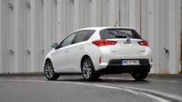 Toyota Auris II Hatchback 5d 1.8 HSD 136KM - galeria redakcyjna - widok z tyłu