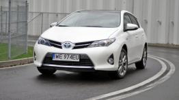 Toyota Auris II Hatchback 5d 1.8 HSD 136KM - galeria redakcyjna - widok z przodu