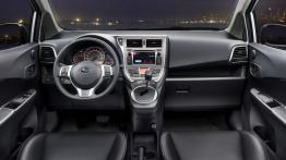 Subaru Trezia - pełny panel przedni