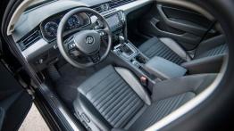 Volkswagen Passat B8 2.0 TDI BiTurbo - galeria redakcyjna - pełny panel przedni
