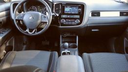 Mitsubishi Outlander 2.2 DID Intense Plus 4WD - galeria redakcyjna - pełny panel przedni