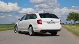 Skoda Superb II Facelifting - galeria redakcyjna - widok z tyłu