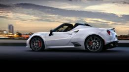 Alfa Romeo 4C Spider (2015) - wersja europejska - lewy bok