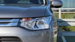 Mitsubishi Outlander III Facelifting - galeria redakcyjna - lewy przedni reflektor - wyłączony