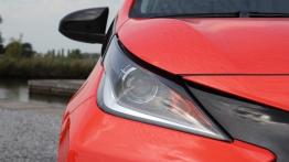 Toyota Aygo II 5d 1.0 VVT-i 69KM - galeria redakcyjna - prawy przedni reflektor - wyłączony