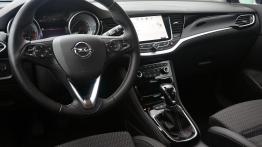 Opel Astra 1.6 Turbo 200 KM - galeria redakcyjna - pe?ny panel przedni