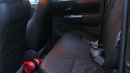 Toyota Hilux VII Podwójna kabina Facelifting 3.0 D-4D 171KM - galeria redakcyjna - tylna kanapa