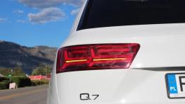 Audi Q7 II (2015) - galeria redakcyjna - lewy tylny reflektor - wyłączony