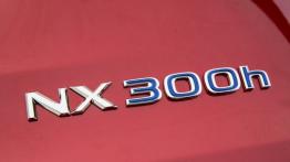 Lexus NX 300h (2015) - wersja amerykańska - emblemat