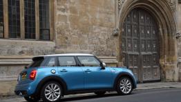 Mini Cooper SD 2014 - wersja 5-drzwiowa - prawy bok