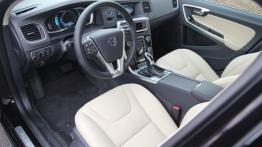 Volvo V60 Facelifting Plug-in Hybrid - galeria redakcyjna - pełny panel przedni