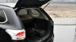 Mitsubishi Outlander III SUV 2.0 SOHC MIVEC 147KM - galeria redakcyjna - tył - bagażnik otwarty