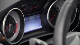Opel Astra 1.6 Turbo 200 KM - galeria redakcyjna - zestaw wska?ników