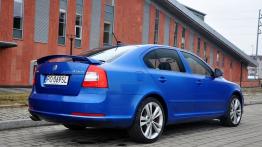 Skoda Octavia RS z zewnątrz - prawy bok