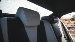 Lexus GS F (2016) - galeria redakcyjna - zagłówki na tylnych fotelach