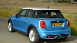 Mini Cooper SD 2014 - wersja 5-drzwiowa - widok z tyłu