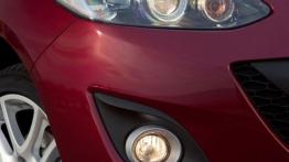Mazda 2 Facelifting - wersja 3-drzwiowa - prawy przedni reflektor - włączony