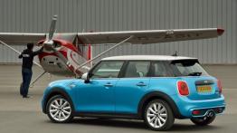 Mini Cooper SD 2014 - wersja 5-drzwiowa - widok z tyłu