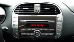 Fiat Bravo II Facelifting 1.6 MultiJet 16V 120KM - galeria redakcyjna - radio/cd/panel lcd