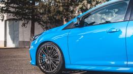 Ford Focus RS (2016) - galeria redakcyjna - lewe przednie nadkole