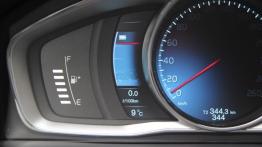 Volvo V60 Facelifting Plug-in Hybrid - galeria redakcyjna - wskaźnik poziomu paliwa w baku