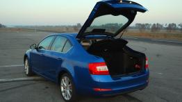 Skoda Octavia III Liftback TDI - galeria redakcyjna - tył - bagażnik otwarty