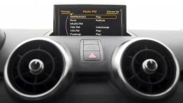 Audi A1 Sportback Facelifting TFSI - galeria redakcyjna - radio/cd/panel lcd