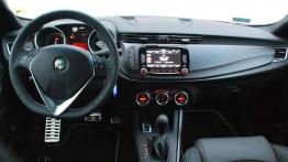 Alfa Romeo Giulietta 2.0 JTDM TCT - galeria redakcyjna - pełny panel przedni