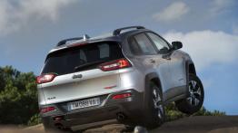 Jeep Cherokee KL (2014) Trailhawk - wersja europejska - widok z tyłu