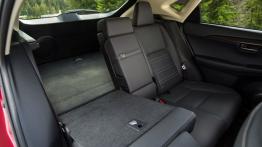 Lexus NX 300h (2015) - wersja amerykańska - tylna kanapa złożona, widok z boku