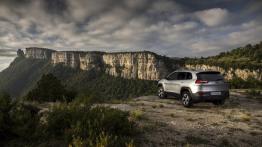 Jeep Cherokee KL (2014) Trailhawk - wersja europejska - widok z tyłu