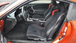 Toyota GT86 Coupe 2.0 Boxer 200KM - galeria redakcyjna - widok ogólny wnętrza z przodu