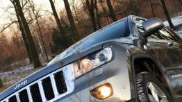 Jeep Grand Cherokee IV Terenowy 3.0 V6 CRD 241KM - galeria redakcyjna - lewy przedni reflektor - włą