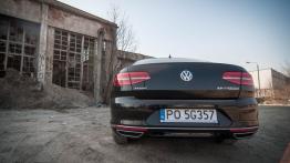 Volkswagen Passat B8 2.0 TDI BiTurbo - galeria redakcyjna - widok z tyłu