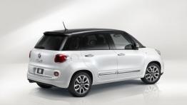 Fiat 500L - wersja amerykańska - tył - reflektory wyłączone