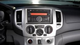 Nissan NV200 Evalia - konsola środkowa