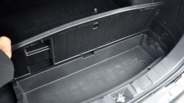 Mitsubishi Outlander III SUV 2.0 SOHC MIVEC 147KM - galeria redakcyjna - bagażnik, akcesoria