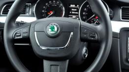 Skoda Superb II Kombi 2.0 TDI CR DPF 170KM - galeria redakcyjna - kierownica