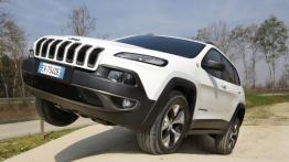 Jeep Cherokee KL (2014) Trailhawk - wersja europejska - widok z przodu