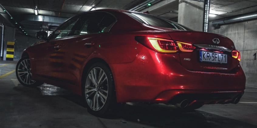 Infiniti Q50 S Hybrid – nie zdążyło się znudzić, a już przeszło facelifting