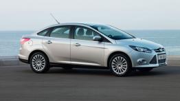 Ford Focus III Sedan - prawy bok