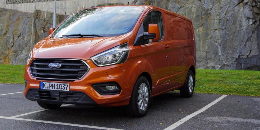 Nowy Ford Transit i Tourneo PHEV / MHEV – czy hybryda da Ci zarobić?