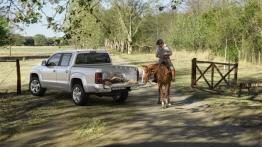 Volkswagen Amarok Double Cab - tył - bagażnik otwarty