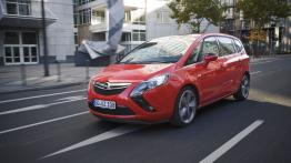 Opel Zafira Tourer BiTurbo - widok z przodu