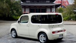 Nissan Cube - widok z tyłu