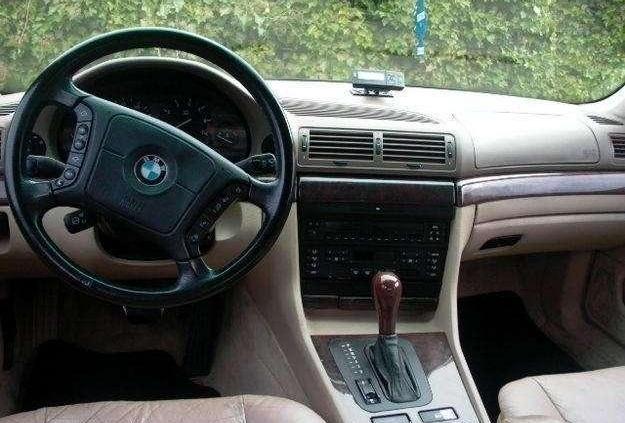 BMW 7 e38 - luksus, do którego trzeba dojrzeć